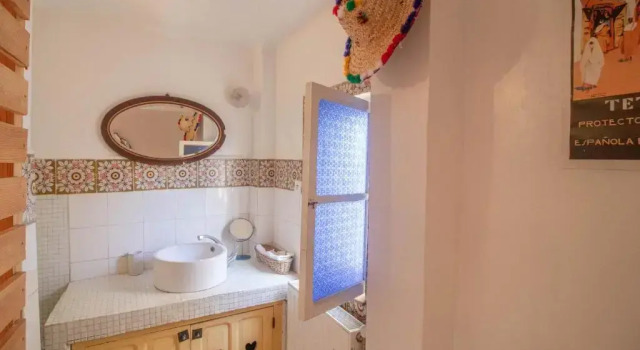 Кровать в общем номере Bayt Alice Hostel