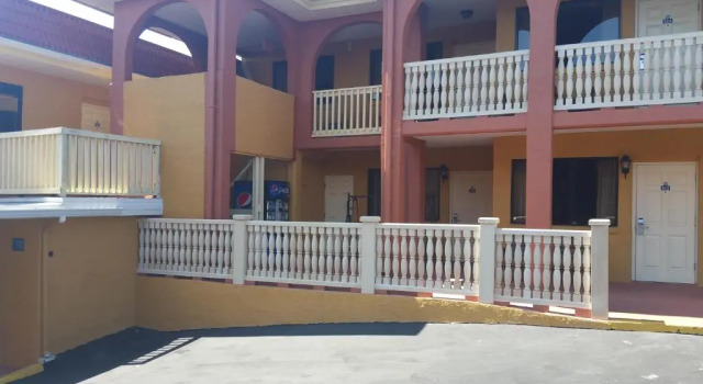 La Bella Inn - POOL OPEN, Забронировать Отель Дейтона-Бич Daytona Beach Area
