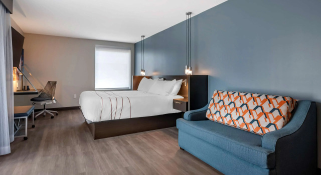 Двухместный люкс с балконом Vīb Hotel by Best Western Denver RiNo