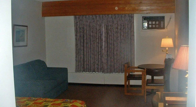 Walking Eagle Inn & Lodge, Prenota Hotel Hotel a Alberta con parcheggio, Parcheggio