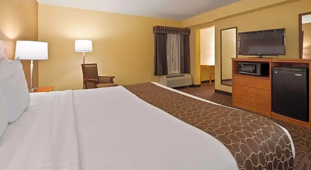 Двухместный люкс c 1 комнатой Best Western Louisville East Inn & Suites