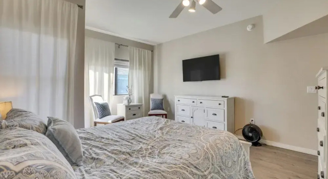 < 1 Mi to Biltmore Fashion Park: Condo w/ Pool!, Забронировать Апартаменты/квартира Финикс Phoenix Metropolitan Area, рядом с AMC Esplanade 14