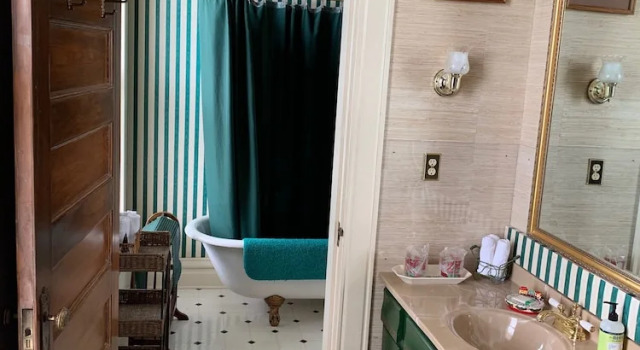 Люкс L&N Bed and Breakfast Ltd