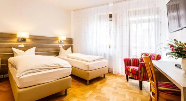 Hotel Spitzenpfeil, Buchen Sie Hotel Michelau in Oberfranken Oberfranken