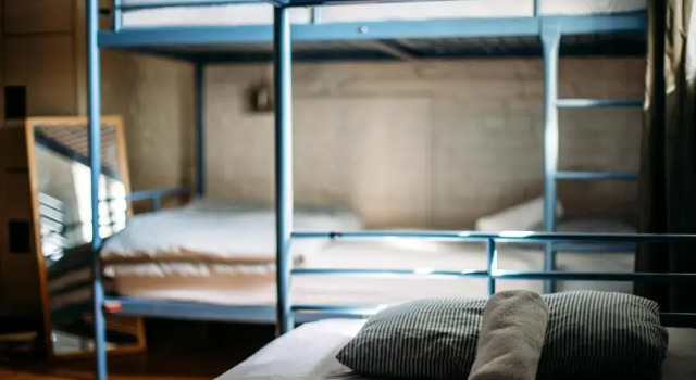 Кровать в общем номере Saintlo Ottawa Jail Hostel