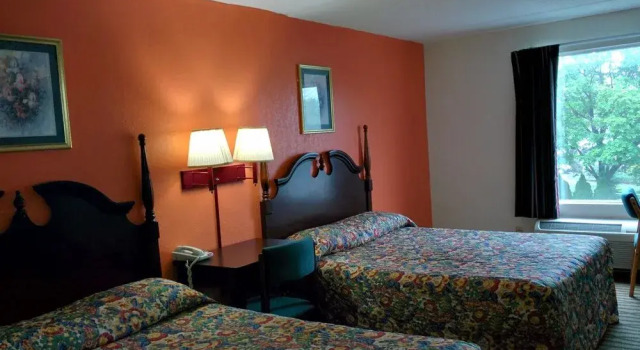 President Inn & Suites, Забронировать Отель Отели Backbone Mountain с парковкой, Парковка