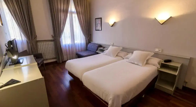 Трёхместный номер Standard Hospedium Hotel Lleida