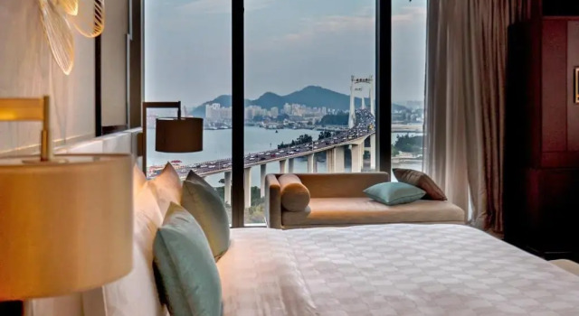 Двухместный номер Standard с красивым видом из окна HUALUXE Xiamen Haicang Habour View