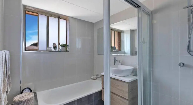 Апартаменты Spacious 2BR near The Entrance Beach - 7Min Walk!