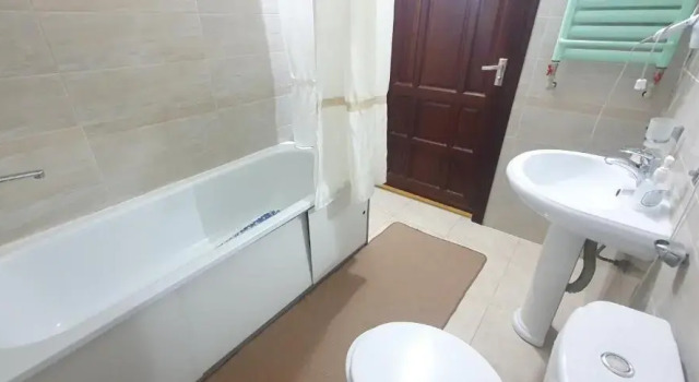 Komfortnaja 3h komn kv s vidom na Bajterek, Prenota Appartamento Hotel a Astana con piscina, Piscina