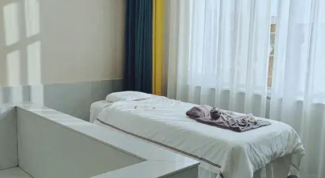 Семейный люкс Deluxe Luoping Golden Valley Taijia SPA Hotel