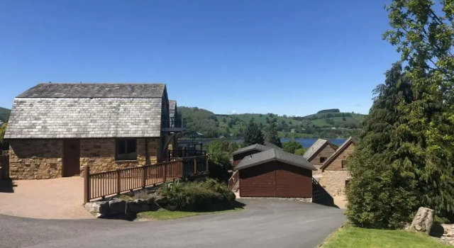 Апартаменты Redwood Lodge