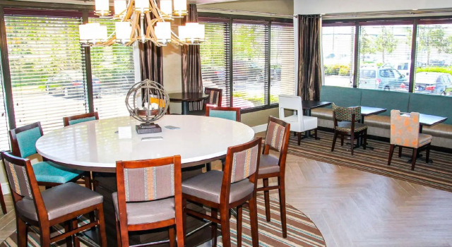 Четырёхместный номер Standard Wingate by Wyndham Baltimore BWI Airport