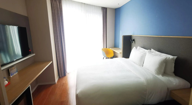 Двухместный номер Standard Holiday Inn Express Beijing Yizhuang Tongminghu