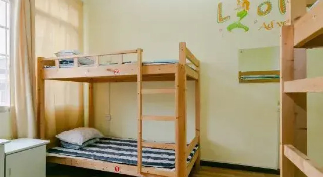 Кровать в общем номере (мужской номер) Music & Stories Youth Hostel