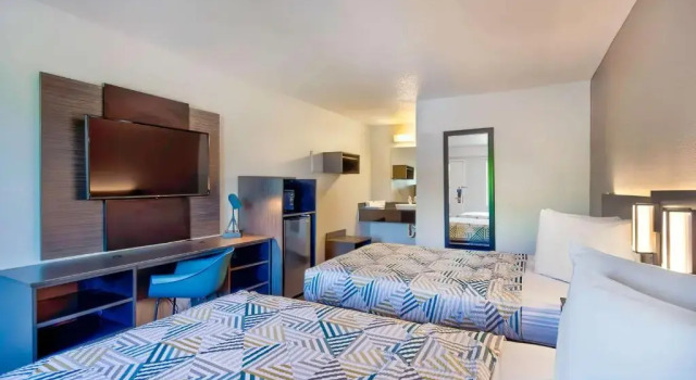 Четырёхместный номер Standard Motel 6-Warren, MI - Detroit East
