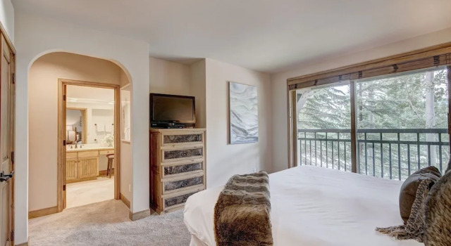 Luxury 4 Bed Pines Townhome Amongst The Peace And Quiet 4 Bedroom Townhouse by RedAwning, Забронировать Отель Отели Бивер-Крик 4 звезды, рядом с Центр исполнительских видов искусства Vilar, 4*