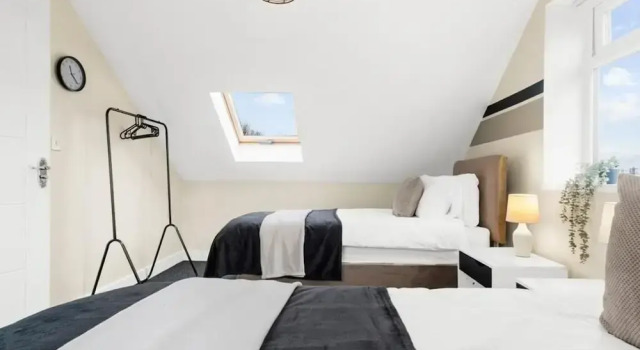 Elegant 5 Bedroom House/free Parking/yard, Reserva ahora Hotel Tipton Midlands Occidentales