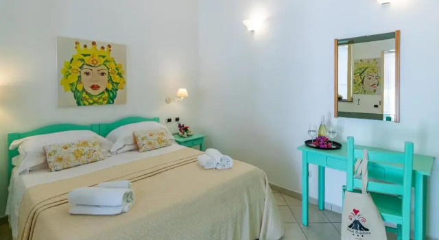 Трёхместный номер Standard с видом на горы Hotel Ossidiana Stromboli Center