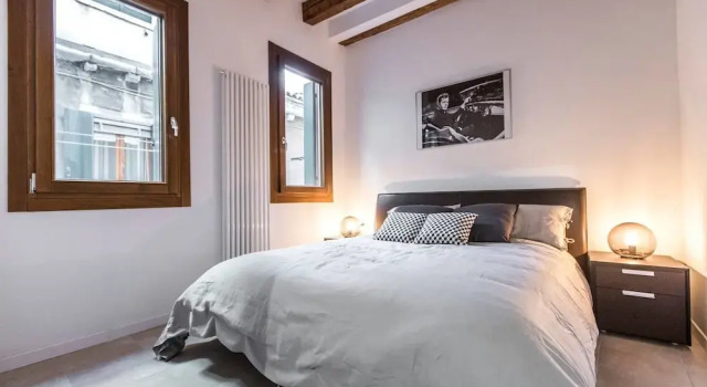 Cà Rezzonico Apartment R&R, Забронировать Апартаменты/квартира Дорсодуро Венеция, рядом с Театр Россини