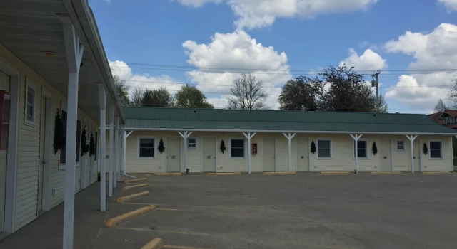 Evergreen Inn, Varaa Mini-hotelli Osceola Iowa