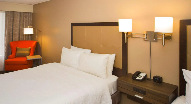 Четырёхместный номер Standard Hampton Inn & Suites Valdosta/Conference Center