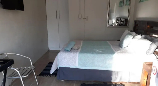 8 Soenie Avenue Self-Catering, 预订 酒店 Akasia 比勒陀利亚