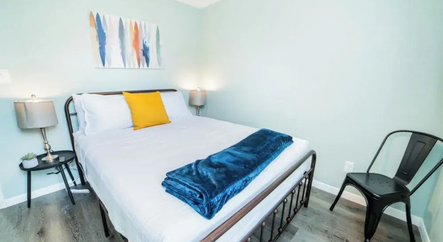 Fascinating 1br/1 BA Near Festive DT and Riverwalk, Забронировать Дом для отпуска Коттеджи Сан-Антонио, рядом с Dinosaur Quest, Коттедж