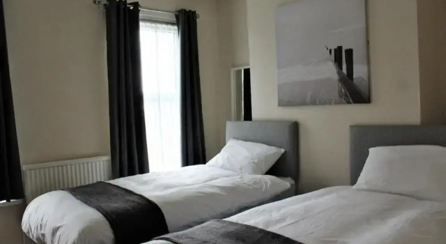 96 TENNENT St Guest House NEW