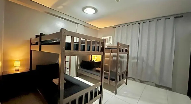 Четырёхместный номер Standard Hometown Hotel Makati - Edsa
