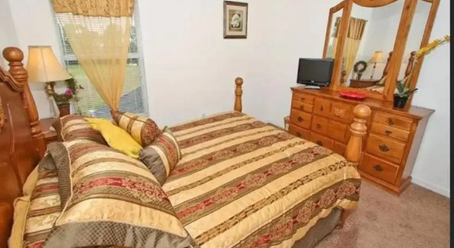 7 Bedroom, 4.5 Bath & Enclosed Pool. Lake View and 3 Miles to Disney!, Book Hotel Hoteller i Four Corners med pool, Swimmingpool