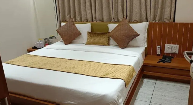 Hotel Diamond, Rezerwuj Hotel Hotele w Diu z parkingiem, Parking
