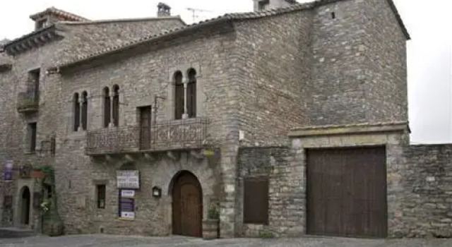 Albergue Mora de Nuei, Book Hostel / Vandrerhjem Ainsa Sobrarbe