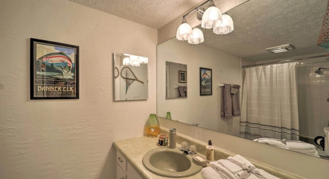 Апартаменты Beautiful Beech Mountain Condo w/ Private Balcony!