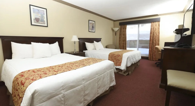 Четырёхместный номер Standard Цокольный этаж Owen Sound Inn