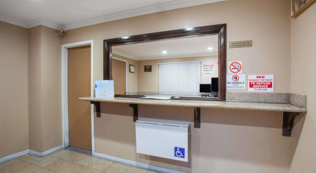 Express Inn & Suites Ontario Airport, 预订 酒店 安大略 加利福尼亚州