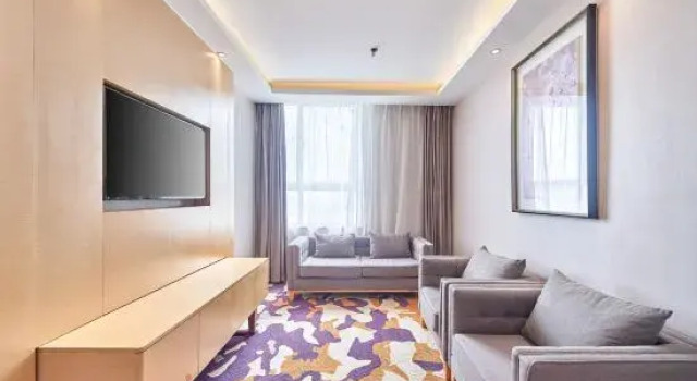 Люкс Deluxe Lavande Hotel （Shangqiu High-speed Railway Station Grand Plaza Branch）