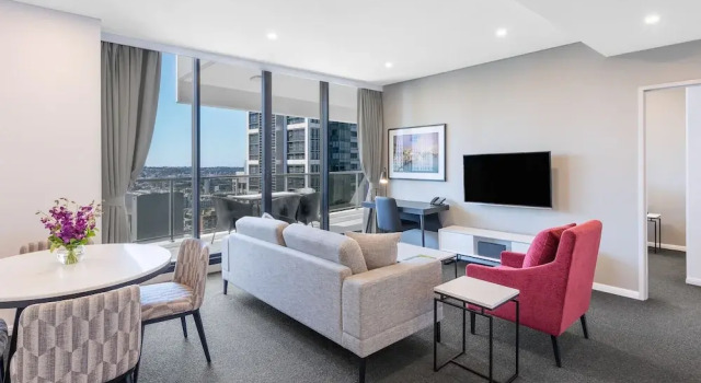 Люкс с 2 комнатами с балконом Meriton Suites Kent Street, Sydney