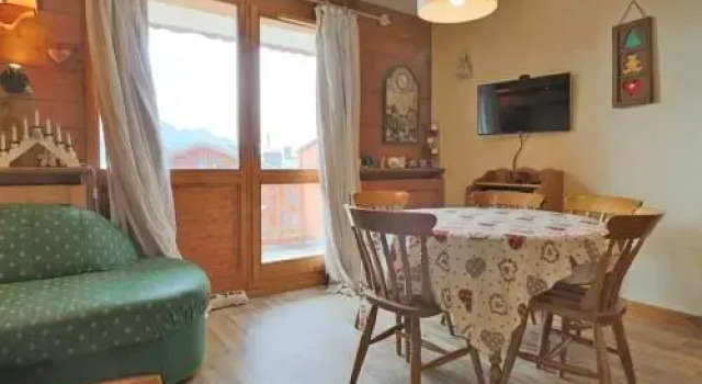 Apartment Les Chalets Du Valai 4, Boek Appartement Montvalezan Rhone-Alpen., in de buurt van Eucherts Express-skilift