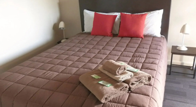 Narrabri Motel and Caravan Park, Забронировать Мотель Отели Наррабри 3 звезды, рядом с Туристско-информационный центр графства Наррабри, 3*