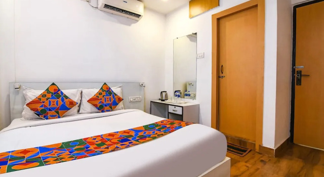 Номер Premium FabHotel Globe Express - Nr Ruby Hospital