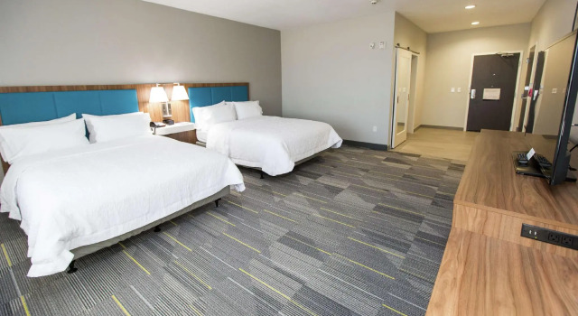 Четырёхместный номер Standard Hampton Inn Mustang