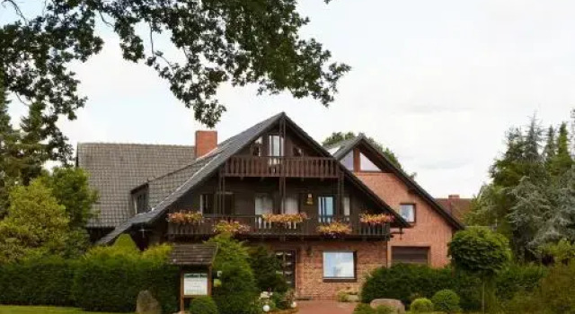 Landhaus Hotel Pension Burs, Забронировать Отель Лёнинген Oldenburger Muensterland, рядом с Krankenhaus St. Anna-Klinik