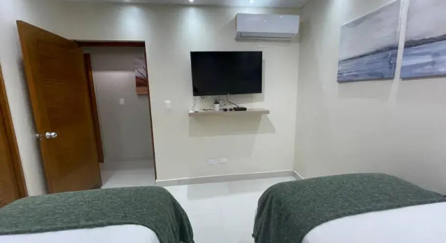 City View 2Br Downtown Stylish Sleeps 4 +WiFi+ Gym, Забронировать Отель Отели Санто-Доминго с парковкой, рядом с Олимпийский стадион Феликса Санчеса, Парковка