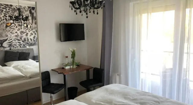 Двухместный номер Standard с балконом Enjoyit Rooms