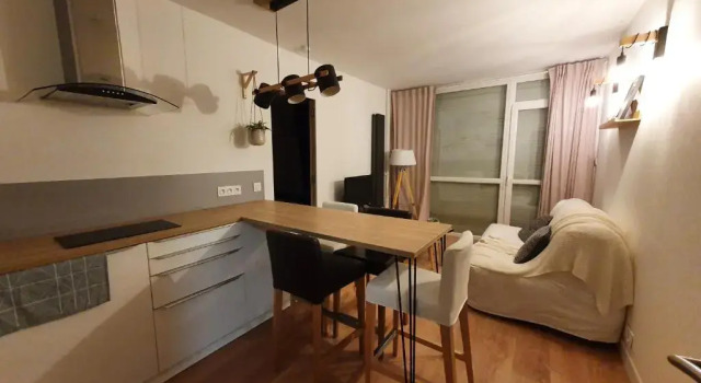 Апартаменты T2 lumineux centre ville proche métro, parking gratuit,1 chambre, 1 grande pièce à vivre