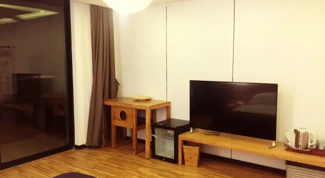 Двухместный номер Standard с балконом Taihu Baopu LingXia Inn