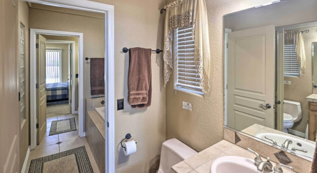 Коттедж Patio + Lake Havasu View: Scenic Gated Retreat!