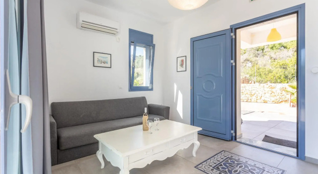 Villa Seahorse Large Private Pool Walk to Beach Sea Views A C Wifi Eco-friendly - 2639
