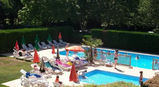 Camping La Griveliere, Rezerwuj Pole kempingowe Montrigaud Owernia
